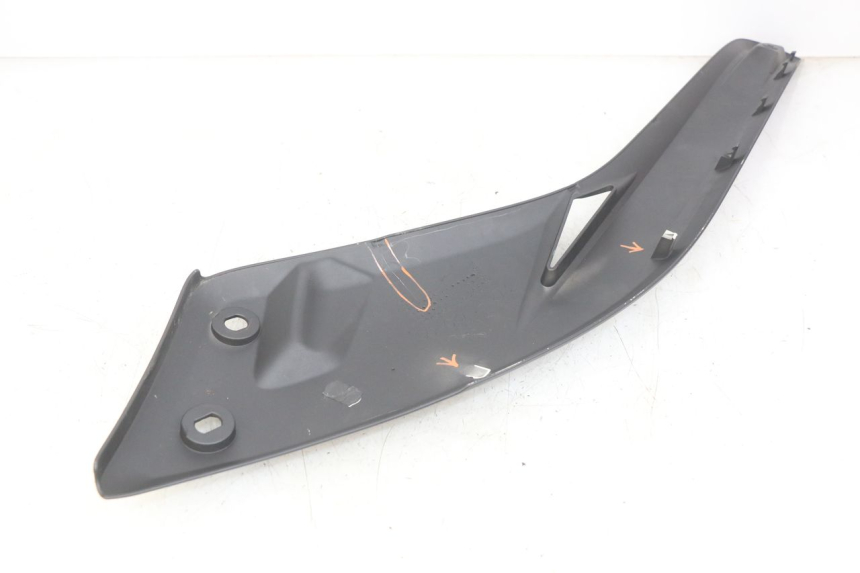 photo de RECHTER ZIJDE ONDERZITKAP YAMAHA X-MAX XMAX 125 (2010 - 2013) - Zoom op gebruiksstaat