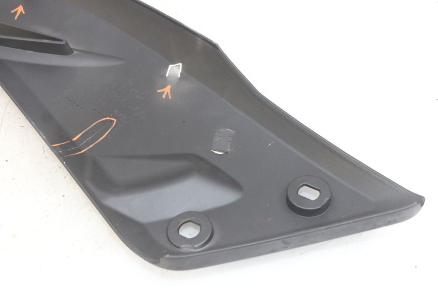 photo de RECHTER ZIJDE ONDERZITKAP YAMAHA X-MAX XMAX 125 (2010 - 2013) - Andere kijkhoek