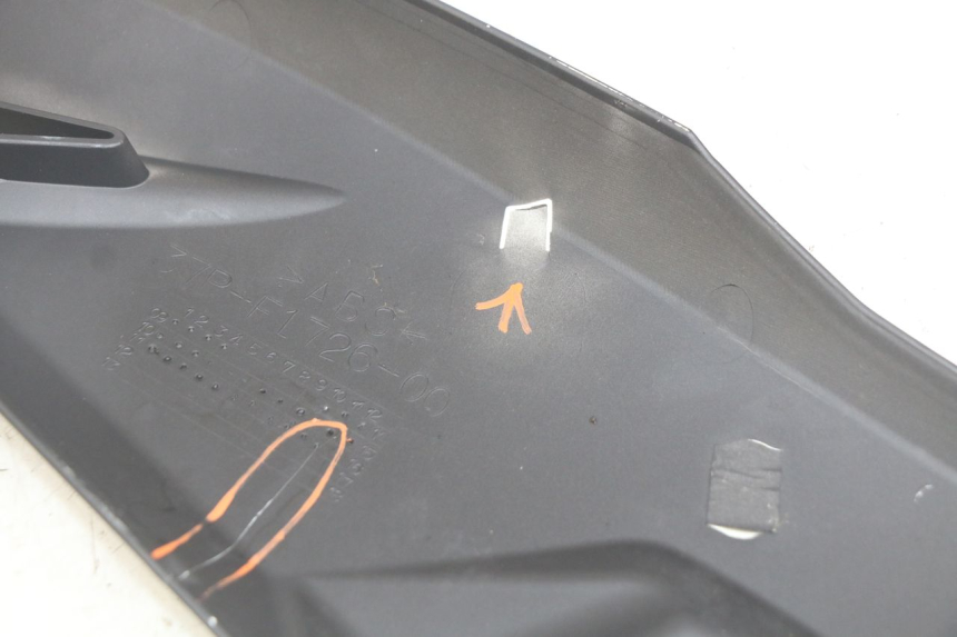 photo de RECHTER ZIJDE ONDERZITKAP YAMAHA X-MAX XMAX 125 (2010 - 2013) - Technische close-up