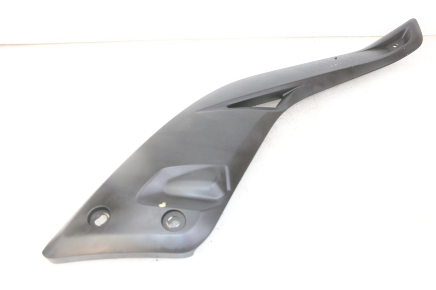 photo de RECHTER ZIJDE ONDERZITKAP YAMAHA X-MAX XMAX 125 (2010 - 2013) - Detail van het onderdeel