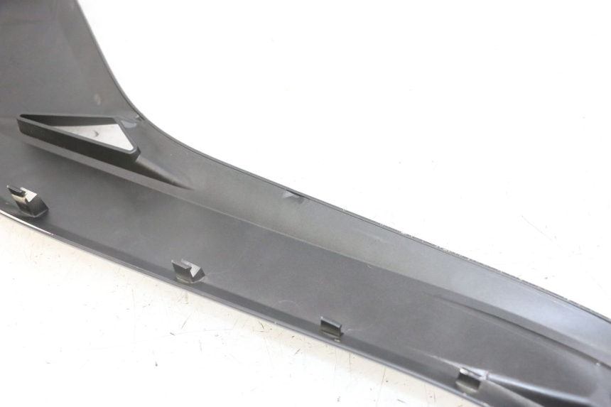 photo de RECHTER ZIJDE ONDERZITKAP YAMAHA X-MAX XMAX 125 (2010 - 2013) - Productaanzicht