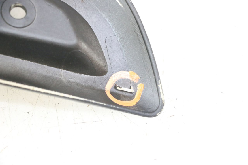 photo de RECHTER ZIJDE ONDERZITKAP YAMAHA X-MAX XMAX 125 (2010 - 2013) - Kenmerkende details