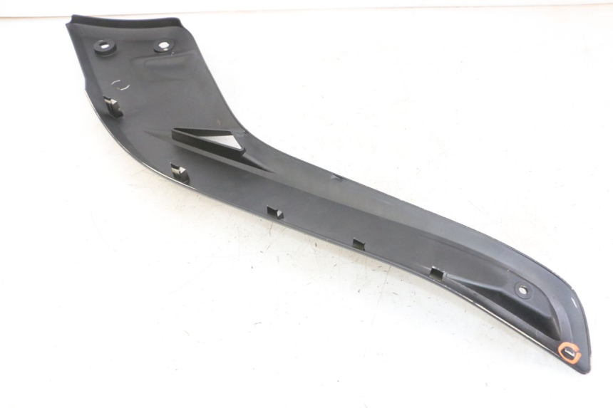 photo de RECHTER ZIJDE ONDERZITKAP YAMAHA X-MAX XMAX 125 (2010 - 2013) - Zoom op componenten