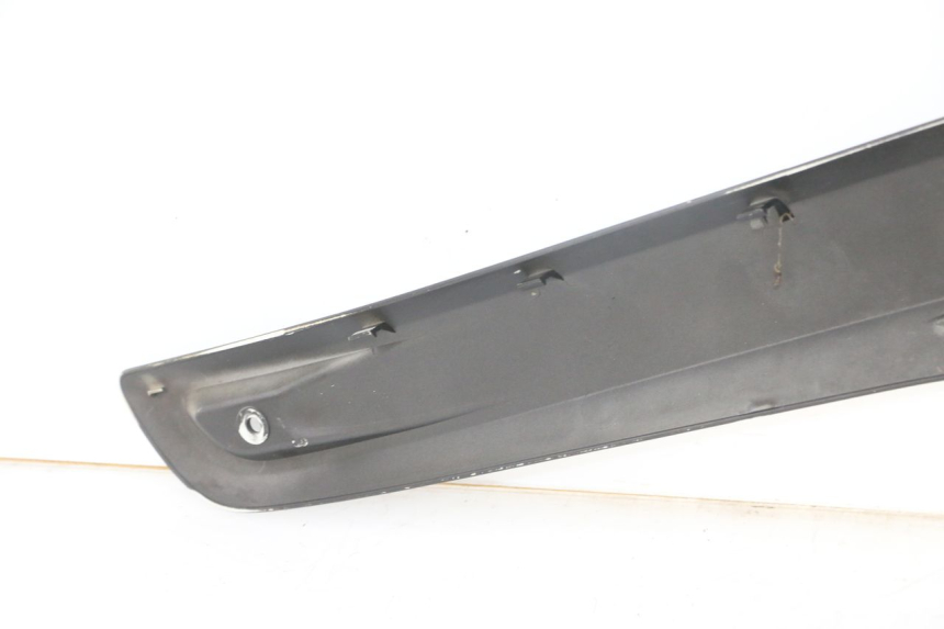 photo de RECHTER ZIJDE ONDERZITKAP YAMAHA X-MAX XMAX 125 (2010 - 2013) - Technische close-up