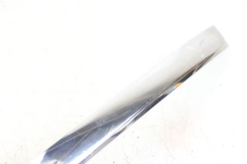 photo de RECHTER ZITPLAATDEKSEL PIAGGIO X8 125 (2004 - 2007) - Detail van het onderdeel