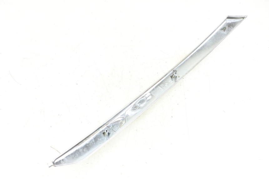 photo de RECHTER ZITPLAATDEKSEL PIAGGIO X8 125 (2004 - 2007) - Technische close-up