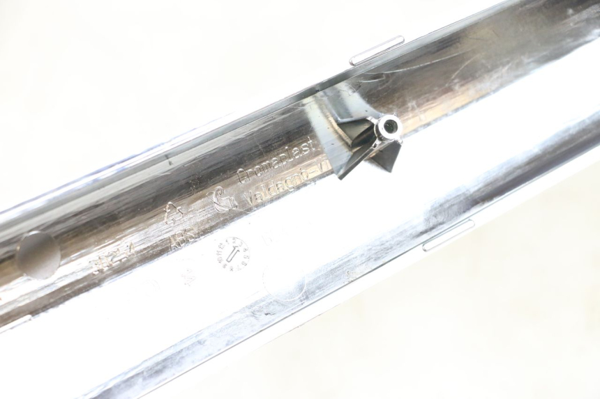 photo de RECHTER ONDERZITKAPJE PIAGGIO XEVO - X EVO 125 (2007 - 2017) - Detail van het onderdeel