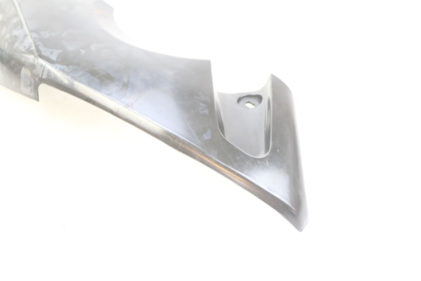 photo de RECHTER ZIJDE ONDERZITKAP YAMAHA XP T-MAX TMAX ABS 500 (2004 - 2007) - Detail van het onderdeel