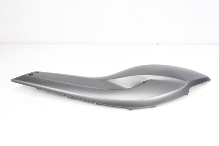 photo de RECHTER ZITPLAATDEKSEL YAMAHA XP T-MAX TMAX 500 (2008 - 2012) - Detail van het onderdeel