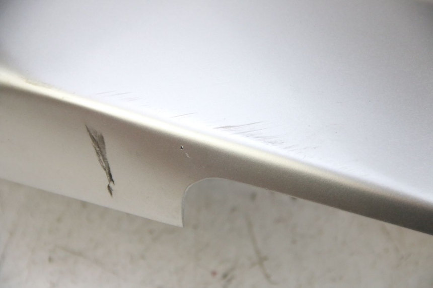 photo de RECHTER ZITPLAATDEKSEL YAMAHA XP T-MAX TMAX 500 (2004 - 2007) - Zoom op gebruiksstaat