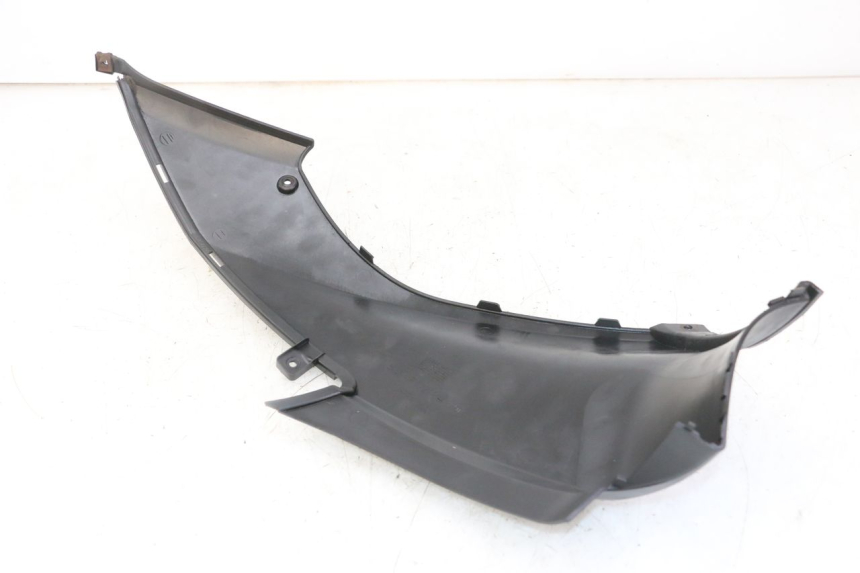 photo de RECHTER ZIJDE ONDERZITDEKSEL YAMAHA NEO'S NEOS 2T EASY 50 (2013 - 2016) - Detail van het onderdeel