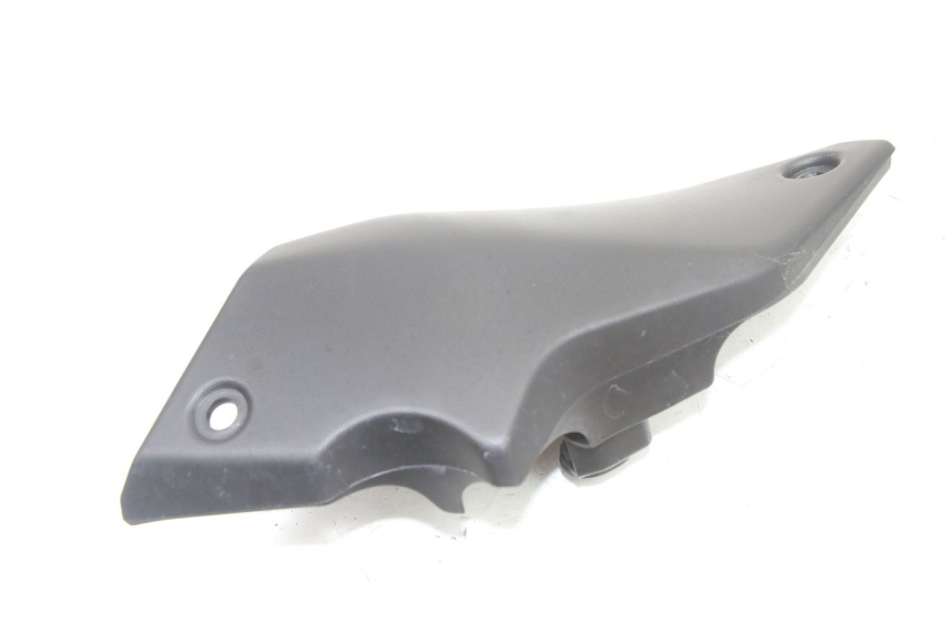 photo de RECHTER ZITPLAATDEKSEL YAMAHA TRACER 7 700 (2020 - 2024) - Detail van het onderdeel