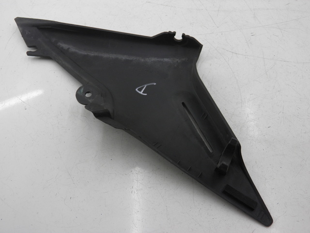 photo de RECHTER ONDERZITJEKAP YAMAHA XJS DIVERSION 600 (1997 - 1999) - Detail van het onderdeel