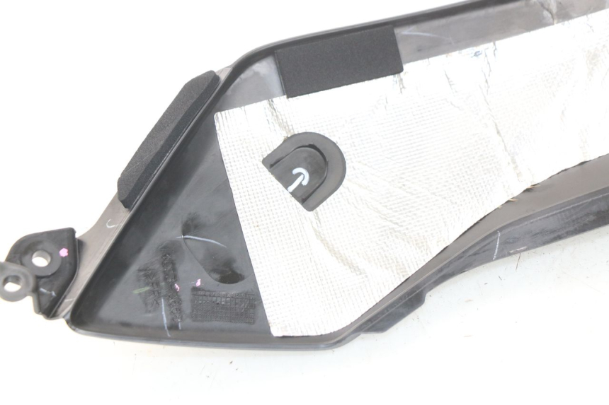 photo de RECHTER ZIJDE ONDERZITKAP KAWASAKI Z Z900 900 (2017 - 2019) - Zoom op gebruiksstaat