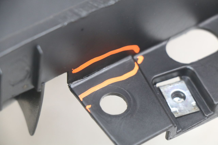 photo de KAPJE ONDER LINKERZITPLAATS KYMCO AGILITY 16+ 4T 50 (2018 - 2023) - Detail van het onderdeel