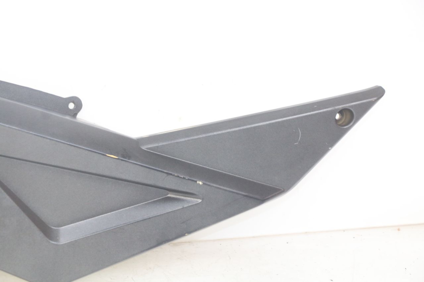 photo de KAPJE ONDER ZITPLAATS LINKS NECO ALEXONE 125 (2017 - 2024) - Zoom op componenten