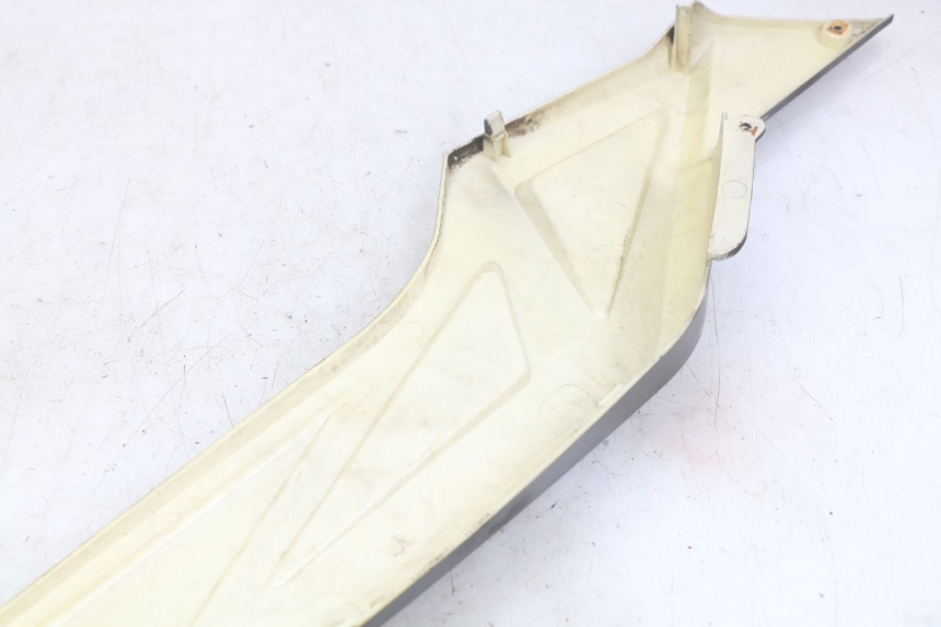 photo de KAPJE ONDER ZITPLAATS LINKS NECO ALEXONE 125 (2017 - 2024) - Gecontroleerd onderdeel