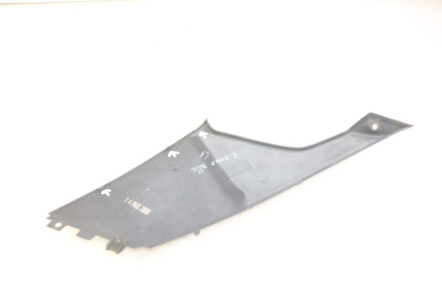 photo de KAPJE ONDER LINKERZITPLAATS BMW C1 125 (2000 - 2003) - Detail van het onderdeel