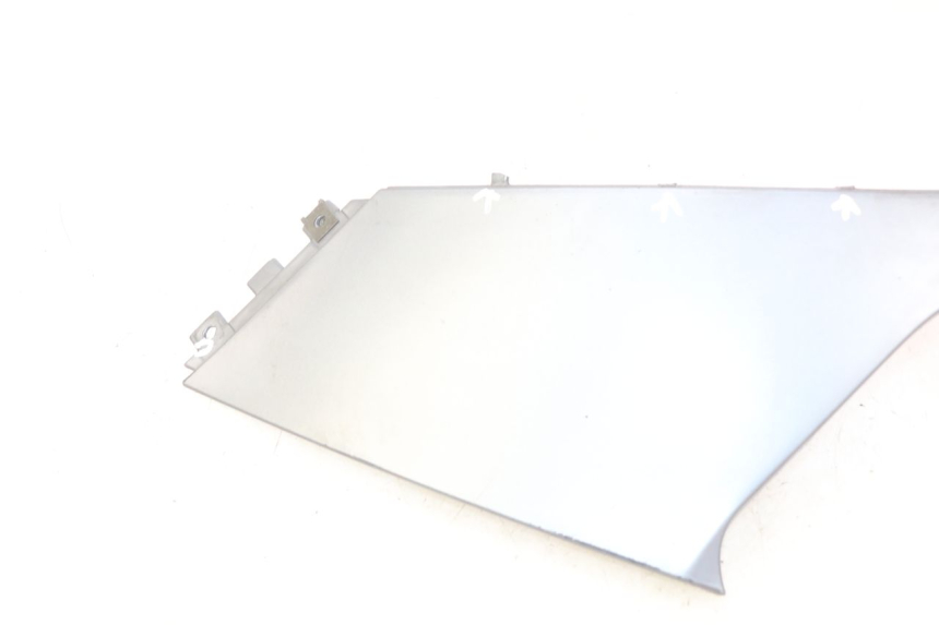 photo de KAPJE ONDER LINKERZITPLAATS BMW C1 125 (2000 - 2003) - Bevestigingspunten