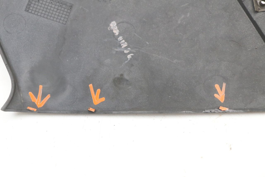 photo de KAPJE ONDER LINKERZITPLAATS BMW C1 125 (2000 - 2003) - Technische close-up