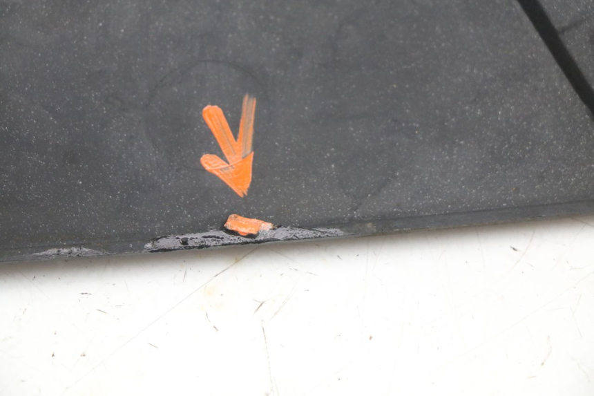 photo de KAPJE ONDER LINKERZITPLAATS BMW C1 125 (2000 - 2003) - Bevestigingspunten