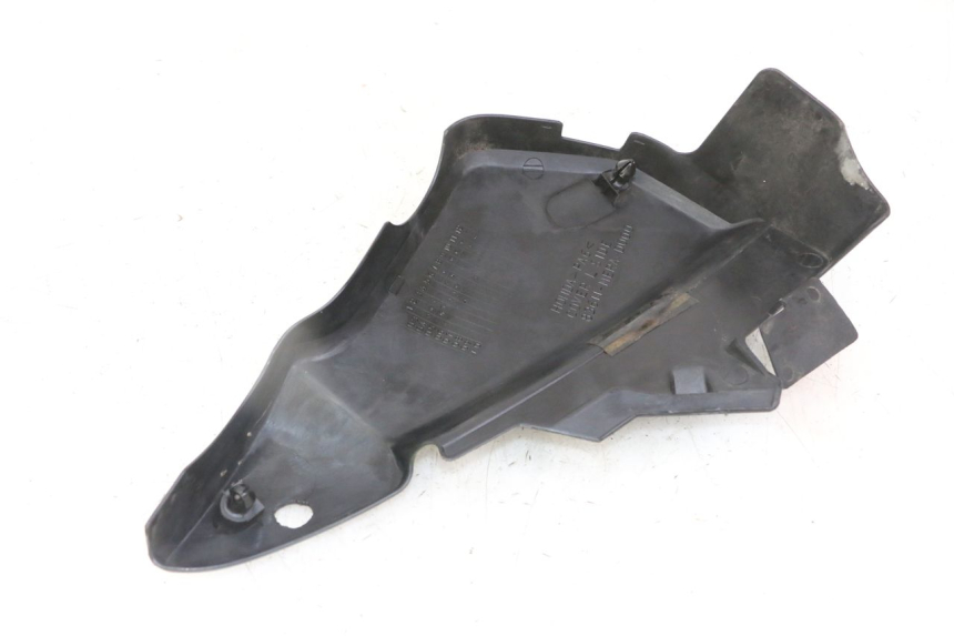 photo de KAP LINKS ONDER ZITPLAATS HONDA CBF 500 (2004 - 2007) - Zoom op gebruiksstaat