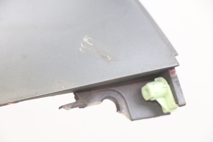 photo de KAPJE ONDER ZITPLAATS LINKS PEUGEOT DJANGO 4T 50 (2014 - 2019) - Zoom op gebruiksstaat