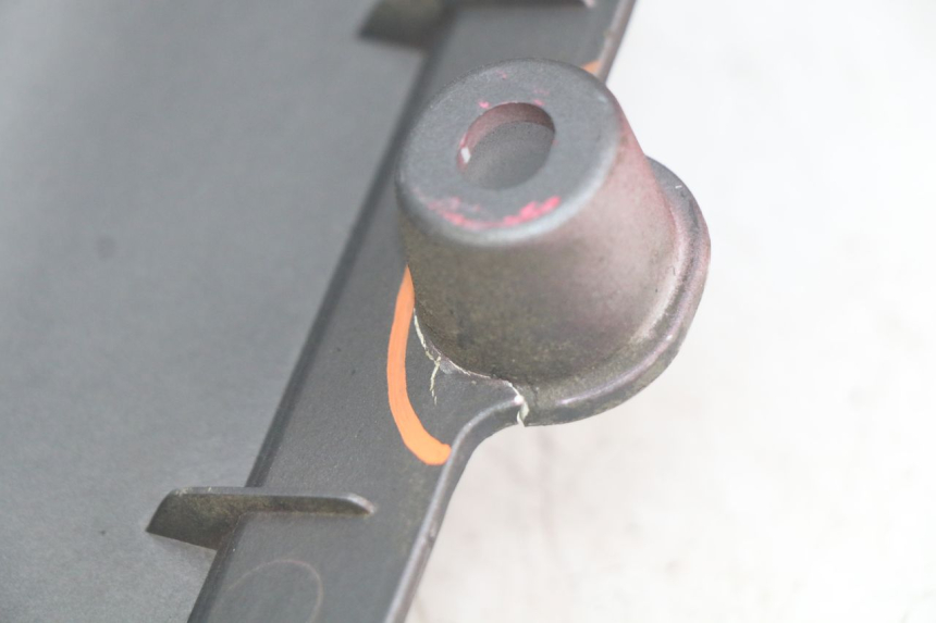 photo de KAPJE ONDER ZITPLAATS LINKS PEUGEOT DJANGO 4T 50 (2014 - 2019) - Technische close-up