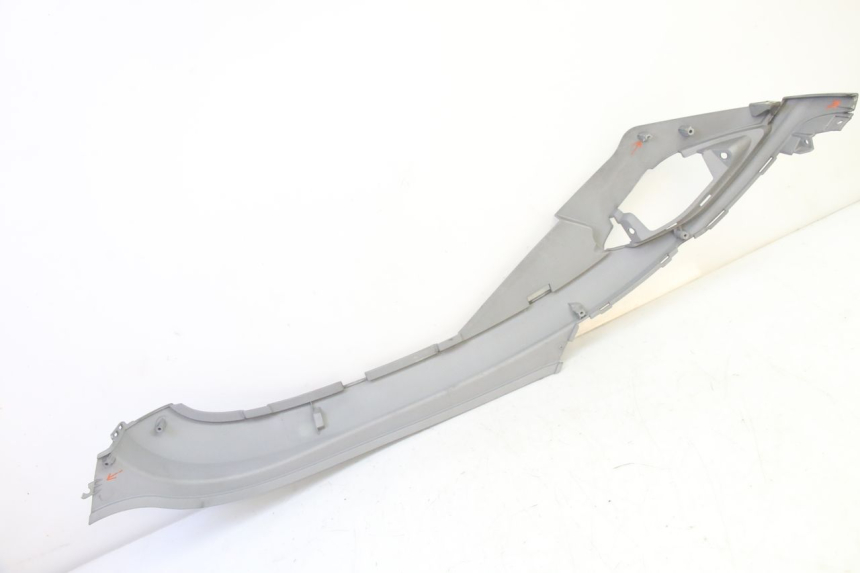 photo de KAPJE ONDER ZITPLAATS LINKS SYM FIDDLE 3 III 125 (2014 - 2020) - Technische close-up