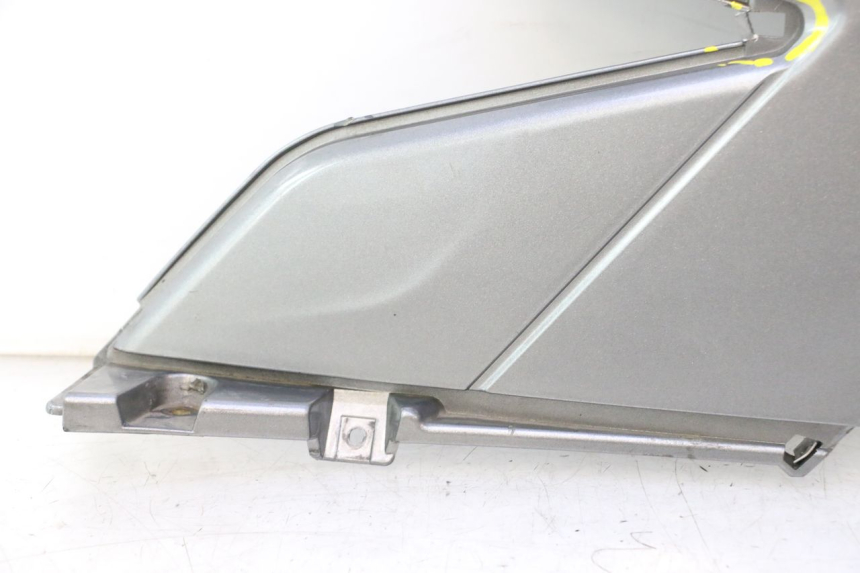 photo de LINKER ONDERZITDEKSEL GILERA GP 800 (2007 - 2013) - Detail van het onderdeel