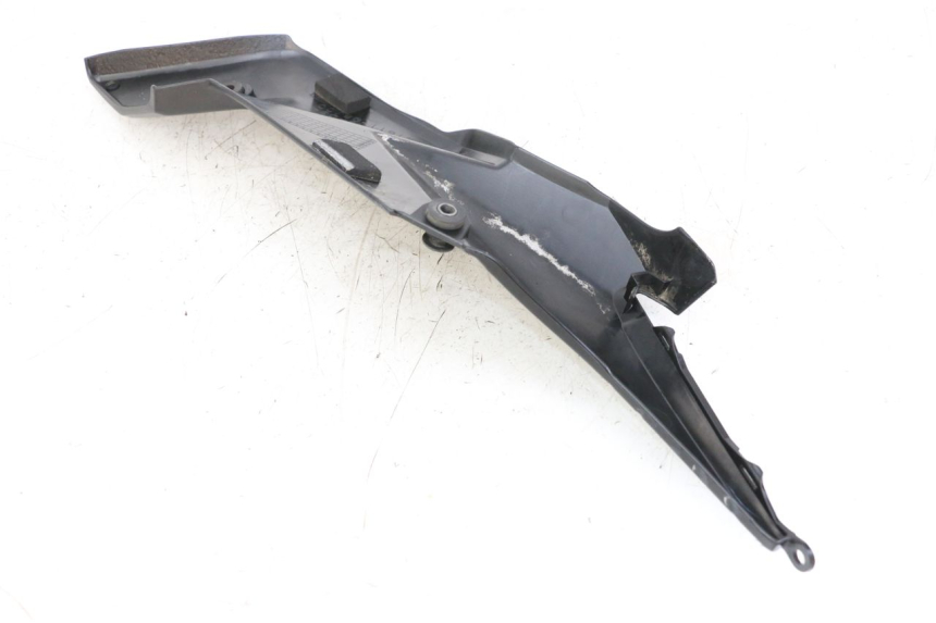 photo de LINKER ZITPLAATKAP SUZUKI GSR 750 (2011 - 2017) - Technische close-up