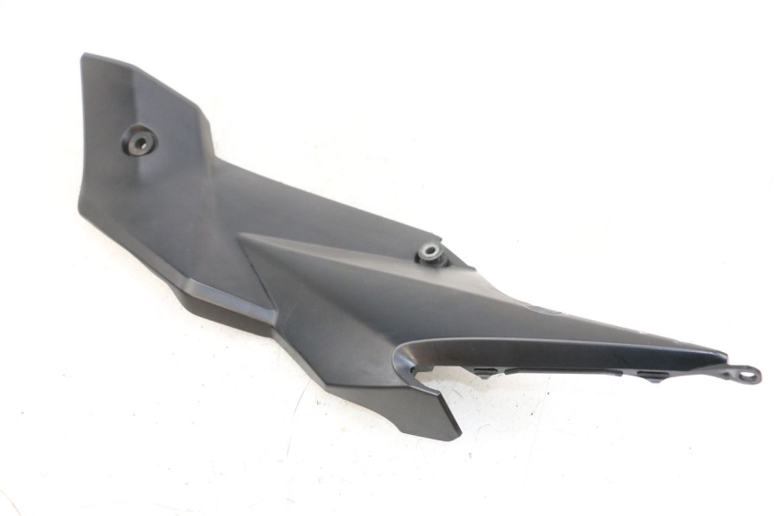 photo de LINKER ZITPLAATKAP SUZUKI GSR 750 (2011 - 2017) - Overzicht