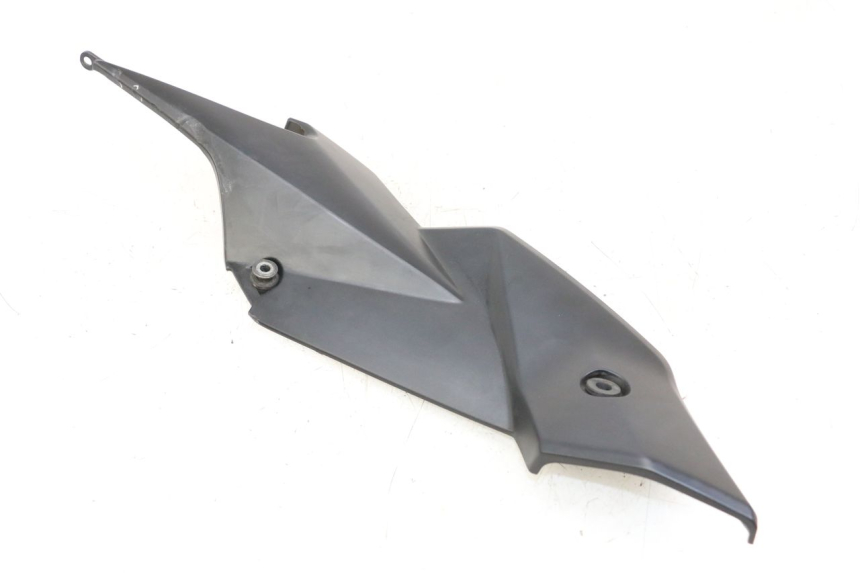 photo de LINKER ZITPLAATKAP SUZUKI GSR 750 (2011 - 2017) - Bevestigingspunten