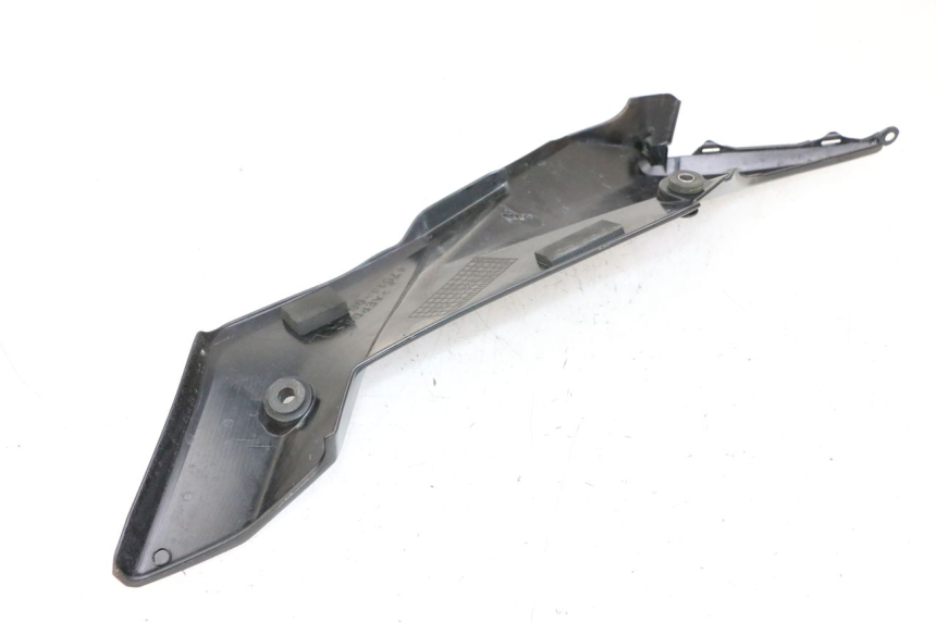 photo de LINKER ZITPLAATKAP SUZUKI GSR 750 (2011 - 2017) - Zoom op gebruiksstaat