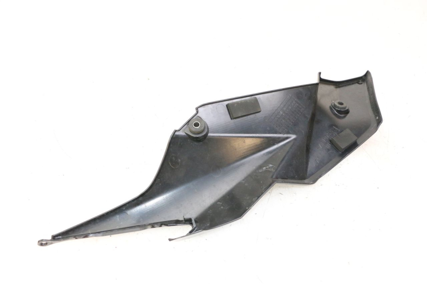 photo de LINKER ZITPLAATKAP SUZUKI GSR 750 (2011 - 2017) - Technische close-up