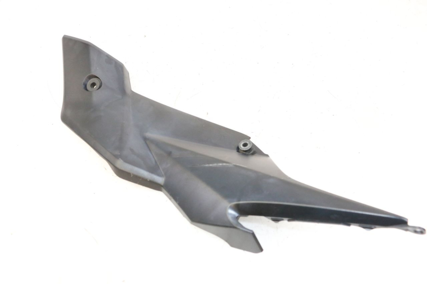 photo de LINKER ZITPLAATKAP SUZUKI GSR 750 (2011 - 2017) - Bevestigingspunten