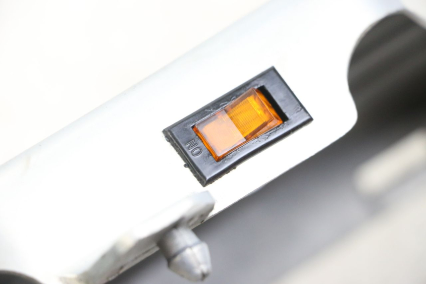 photo de KAPJE ONDER LINKERZITPLAATS SUZUKI GSX E 250 (1982 - 1983) - Detail van het onderdeel