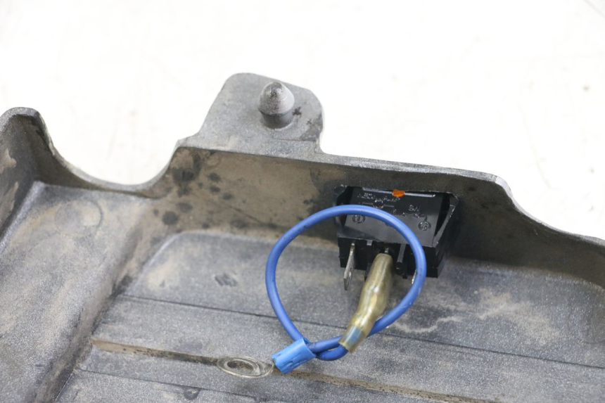 photo de KAPJE ONDER LINKERZITPLAATS SUZUKI GSX E 250 (1982 - 1983) - Zoom op gebruiksstaat