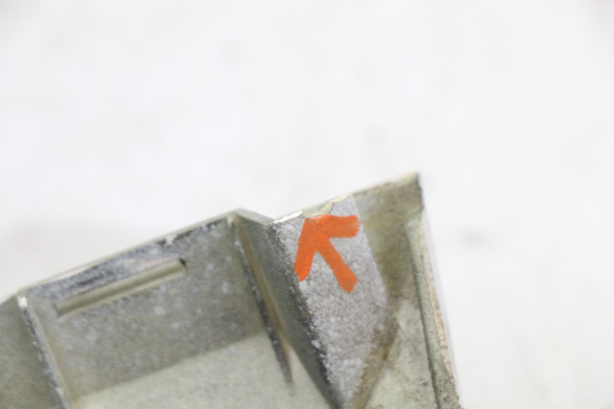 photo de KAPJE ONDER ZITPLAATS LINKS HONDA NES AROBASE 125 (2000 - 2003) - Technische close-up