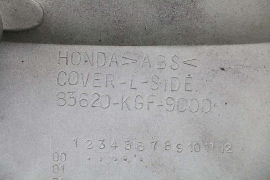 photo de KAPJE ONDER ZITPLAATS LINKS HONDA NES AROBASE 125 (2000 - 2003) - Bevestigingspunten