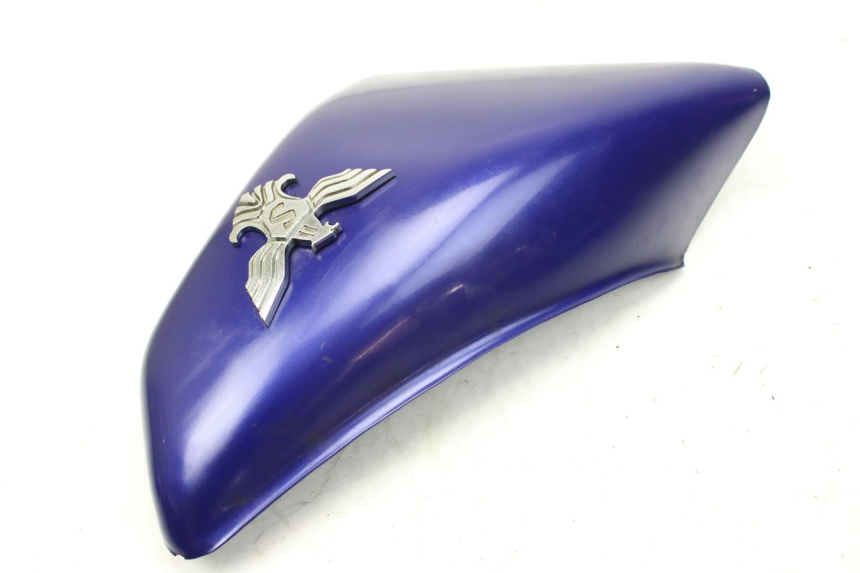 photo de KAPJE ONDER ZITPLAATS LINKS SYM HUSKY 125 (1999 - 2005) - Detail van het onderdeel