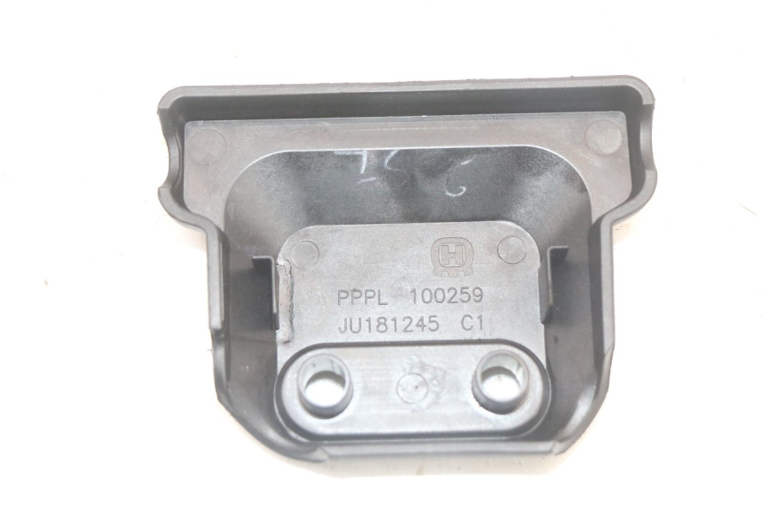 photo de KAPJE ONDER ZITPLAATS LINKS HUSQVARNA SVARTPILEN 401 (2018 - 2023) - Zoom op gebruiksstaat