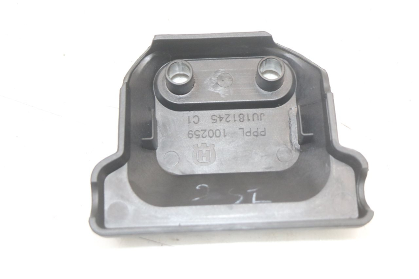 photo de KAPJE ONDER ZITPLAATS LINKS HUSQVARNA SVARTPILEN 401 (2018 - 2023) - Andere kijkhoek