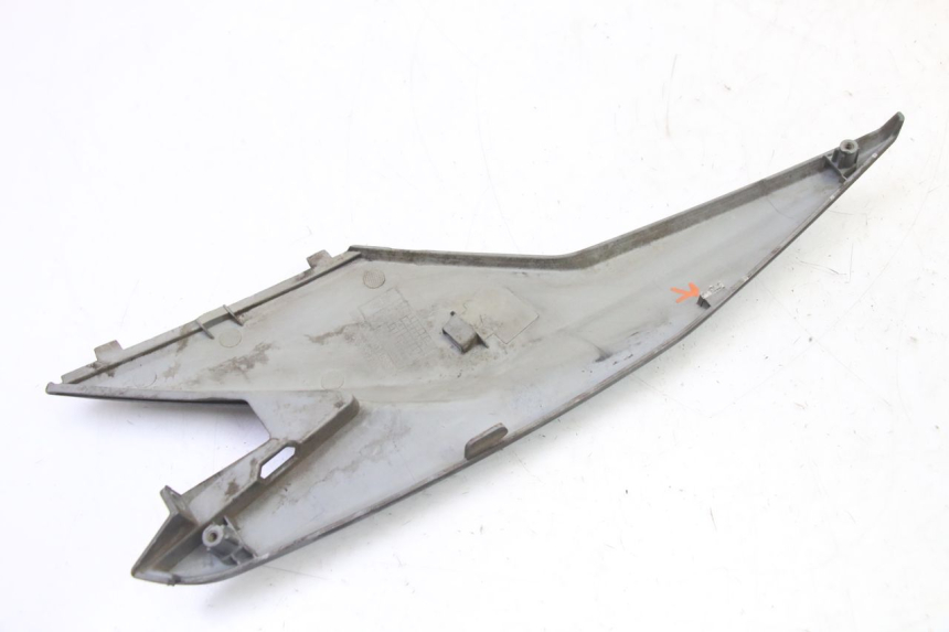 photo de KAPJE ONDER LINKERZITPLAATS SYM JET 14 4T 50 (2018 - 2022) - Bevestigingspunten