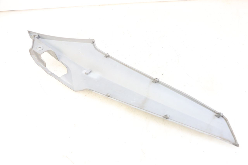 photo de LINKER ZITPLAATKAP ONDER ZITSEL SYM JOYMAX 125 (2010 - 2017) - Zoom op gebruiksstaat