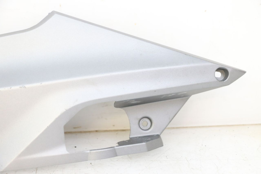 photo de LINKER ZITPLAATKAP ONDER ZITSEL SYM JOYMAX 125 (2010 - 2017) - Markeringen en referenties