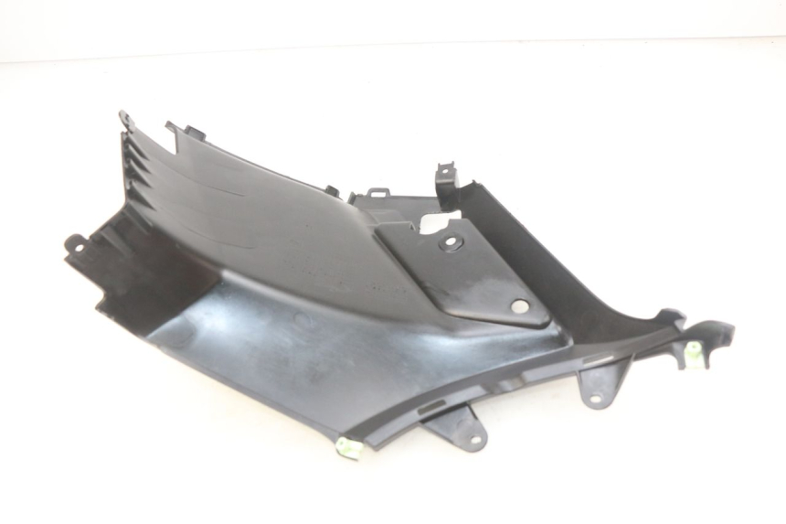 photo de KAPJE ONDER ZITPLAATS LINKS PEUGEOT KISBEE 4T 50 (2018 - 2022) - Zoom op gebruiksstaat