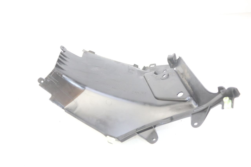 photo de KAPJE ONDER ZITPLAATS LINKS PEUGEOT KISBEE 4T 50 (2018 - 2022) - Detail van het onderdeel