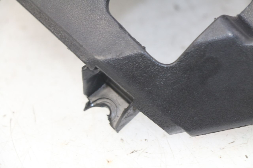 photo de KAPJE ONDER ZITPLAATS LINKS PEUGEOT KISBEE 4T 50 (2018 - 2022) - Andere kijkhoek