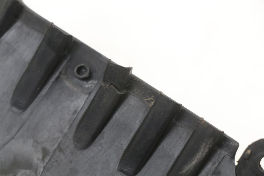 photo de KAPJE ONDER ZITPLAATS LINKS PEUGEOT KISBEE 4T 50 (2018 - 2022) - Andere kijkhoek